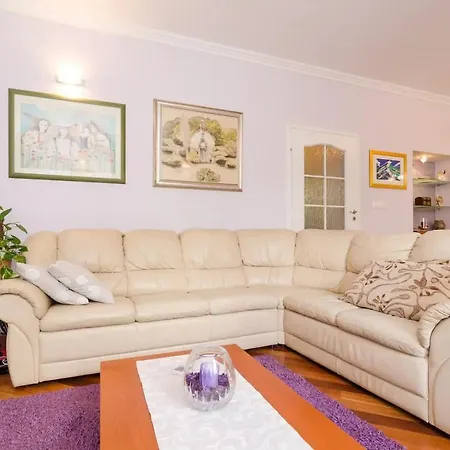 Apartment Djivo